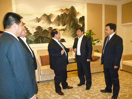 中国西部开发促进会与咸阳市签订中国西部侨商电子科技园入园项目合作协议8.jpg