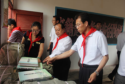 中国西部开发促进会为甘肃省红色革命老区学校捐助“梦想书屋”落成9.jpg