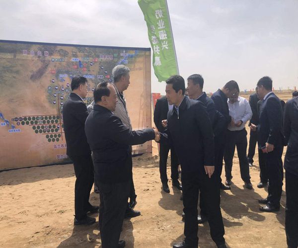 中国乳业产业园西部中心巴彦淖尔有机高端10万头奶源基地在磴口开工4.jpg