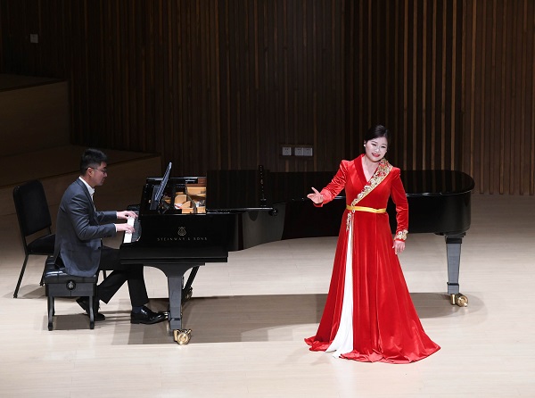 主题音乐会现场。邹乐摄